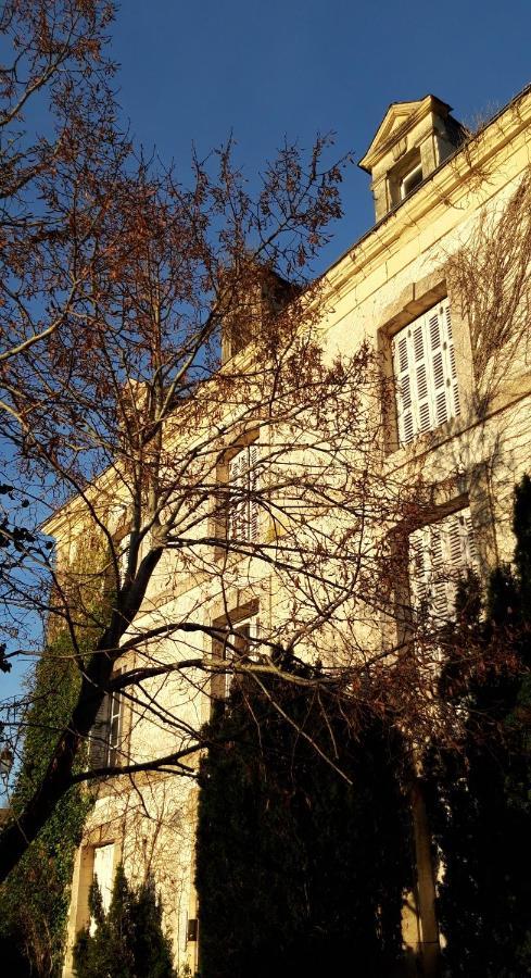 Le Voltaire Bed & Breakfast Airvault Dış mekan fotoğraf