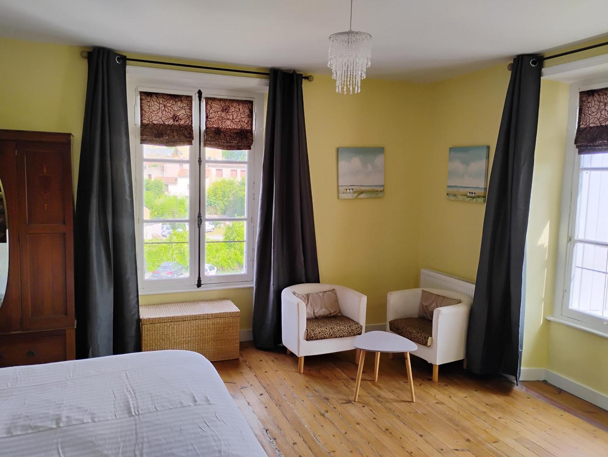 Le Voltaire Bed & Breakfast Airvault Dış mekan fotoğraf
